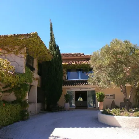 83 Hotel Le Lavandou