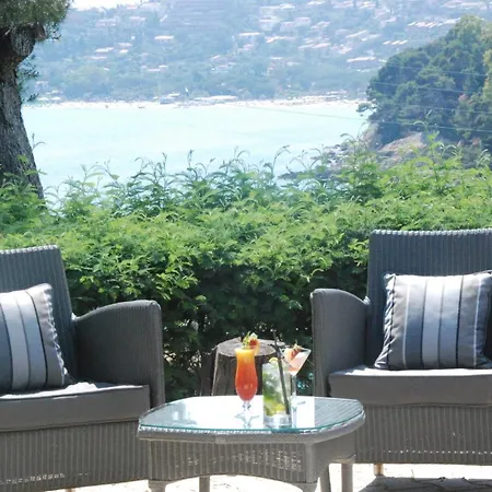 83 Hotel Le Lavandou
