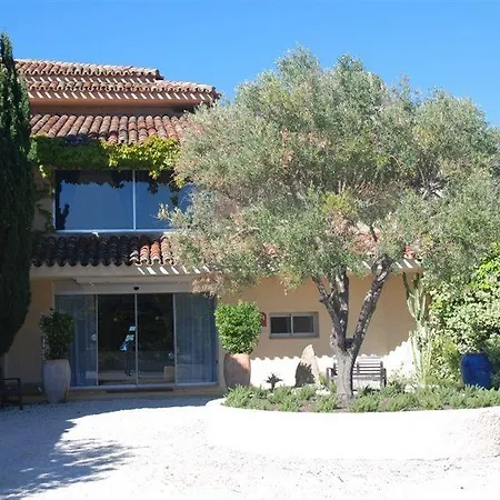 Ξενοδοχείο 83