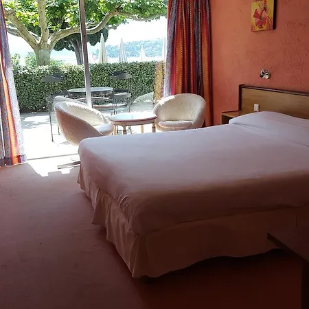 Hotel 83